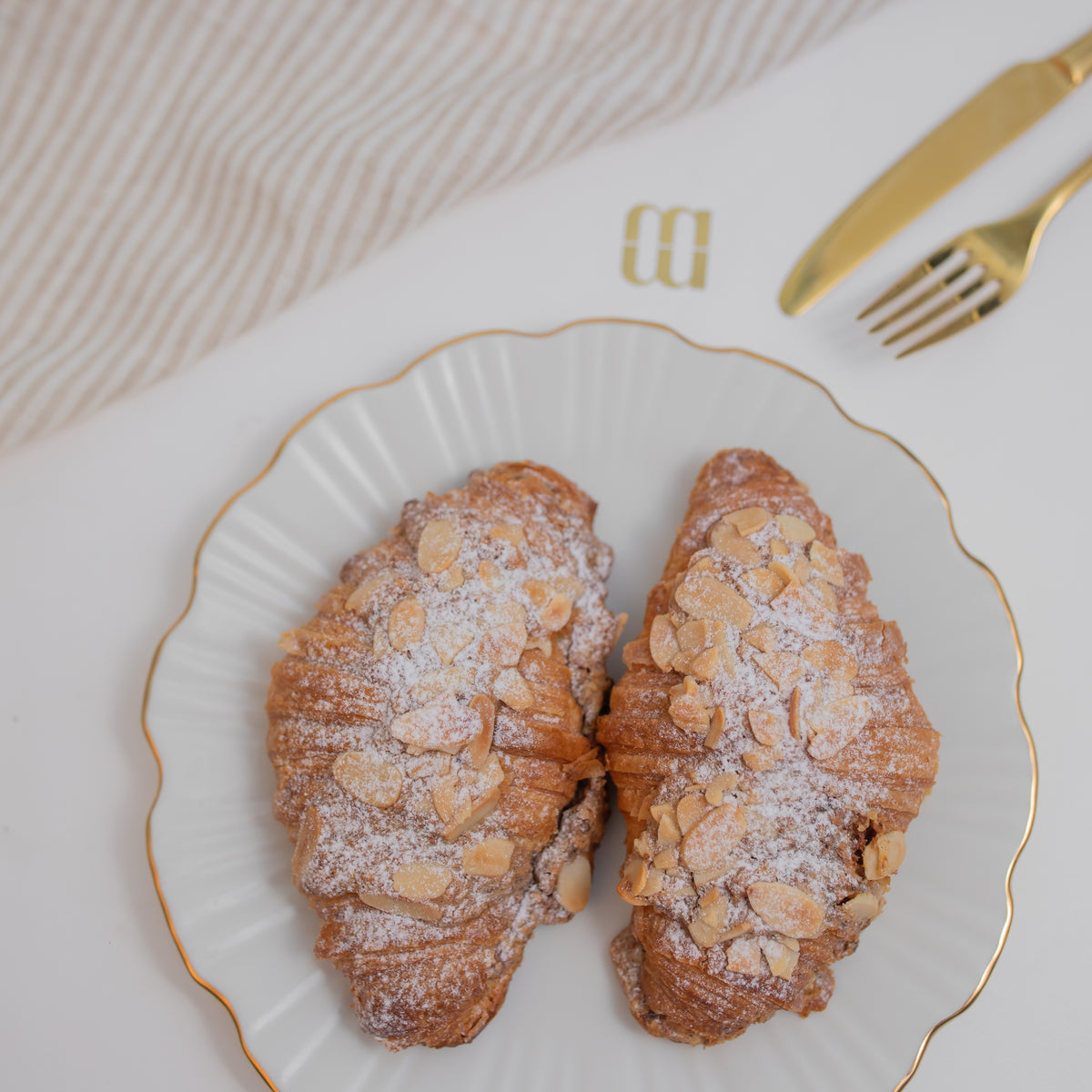 ALMOND CROISSANT (With Egg)